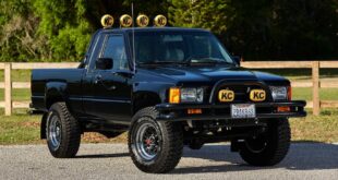 Toyota Xtra Cab SR5 Pickup 4x4 Hilux Marty McFly Back To The Future 15 310x165