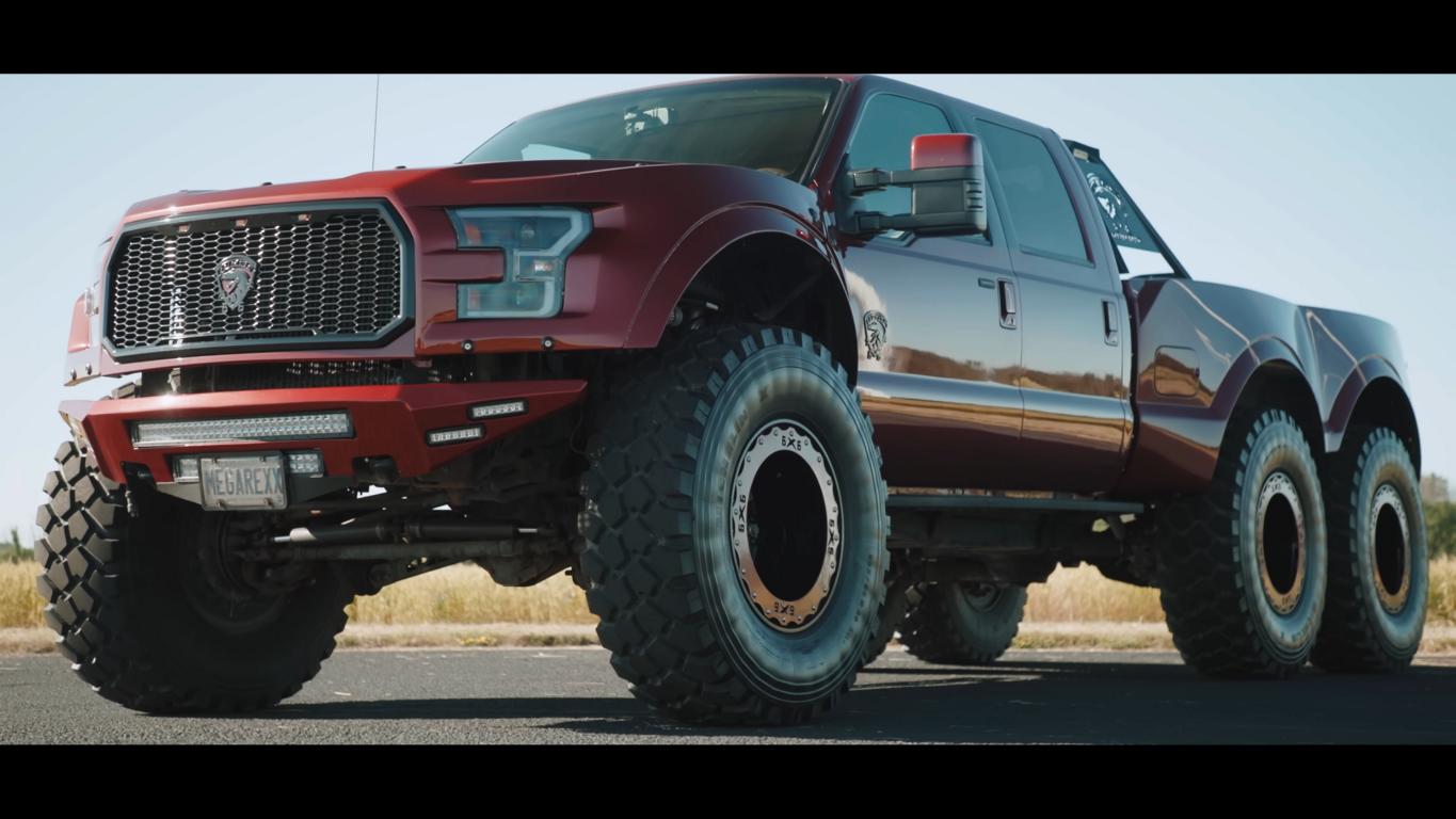 Ford F-350 as a MegaRaptor 6×6 pickup truck with 1.000 hp!