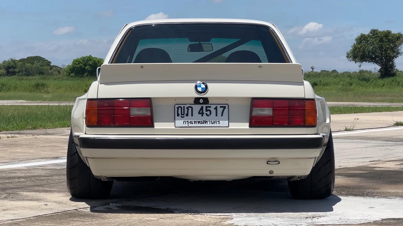 BMW M3 E30 widebody M3 V8 engine 4