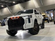 Video: Toyota Hilux mit Tundra Front-Swap aus Japan!