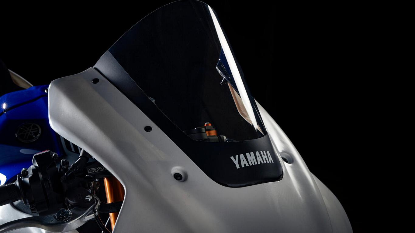 Yamaha R1 GYTR 2023 12