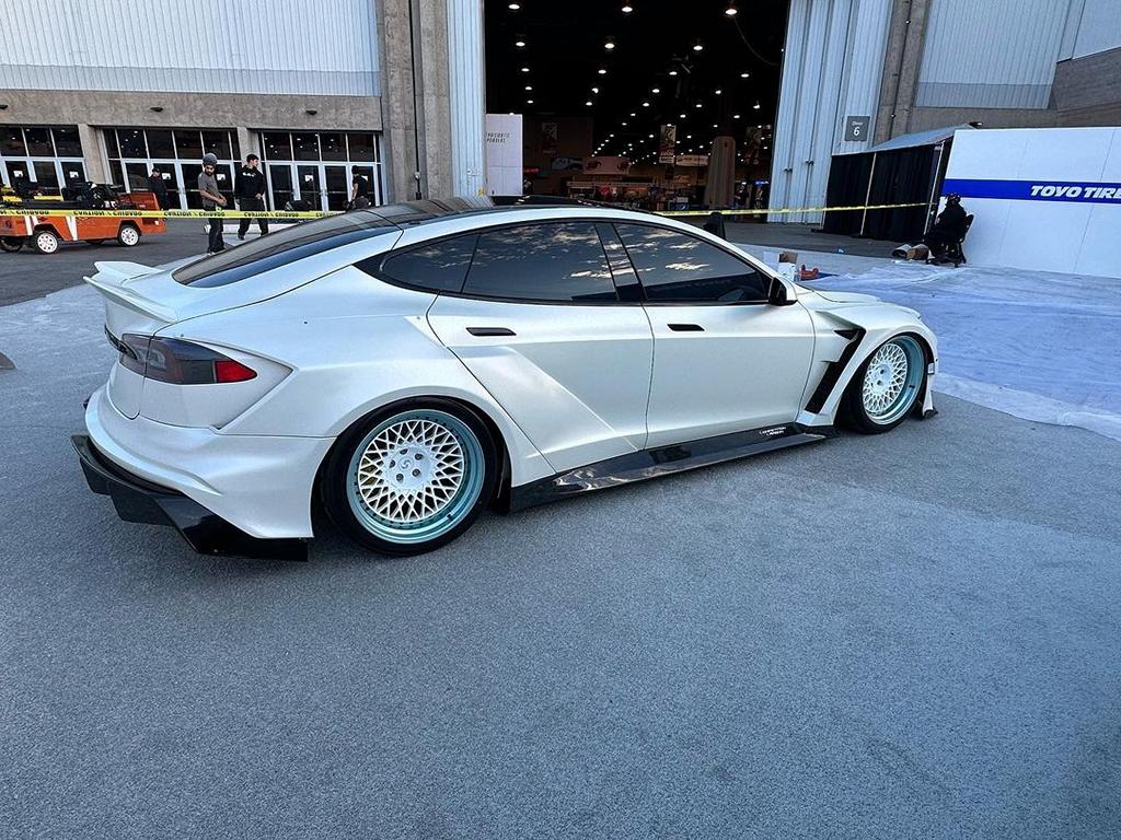 Tesla Model S Plaid Widebody Kit Competition Carbon Tuning SEMA 2022 5