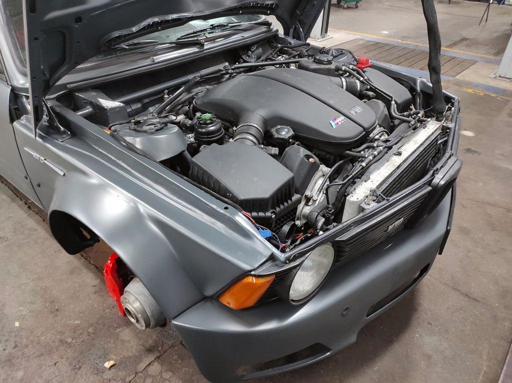 BMW E23 3 series widebody M5 V10 engine 16