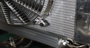 Regolazione del radiatore dell'olio della trasmissione del radiatore dell'olio della trasmissione automatica 310x165