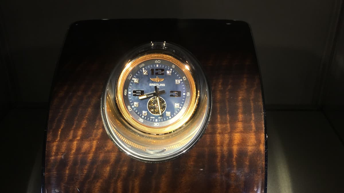 Bentley Bentayga Breitlung Uhr