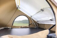Suzuki Jimny Camper grâce à la tente de toit escamotable Canotier J3 !