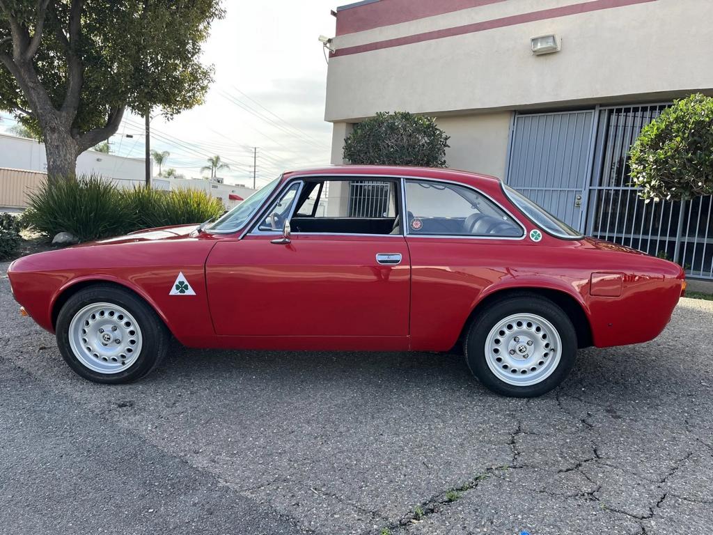 Alfa Romeo GTV 1970 Restomod 1750 des années 12