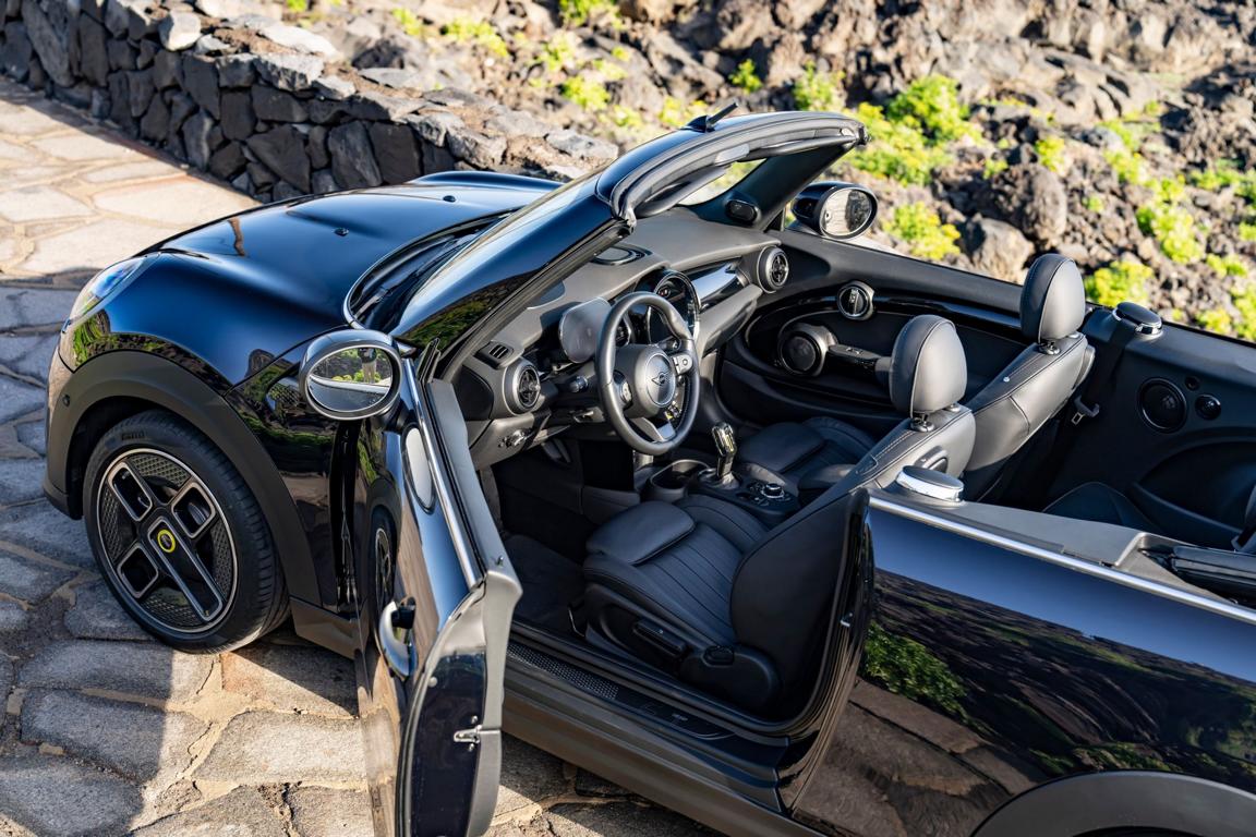 Auf 999 Stück limitiert: vollelektrisches MINI Cooper SE Cabrio!