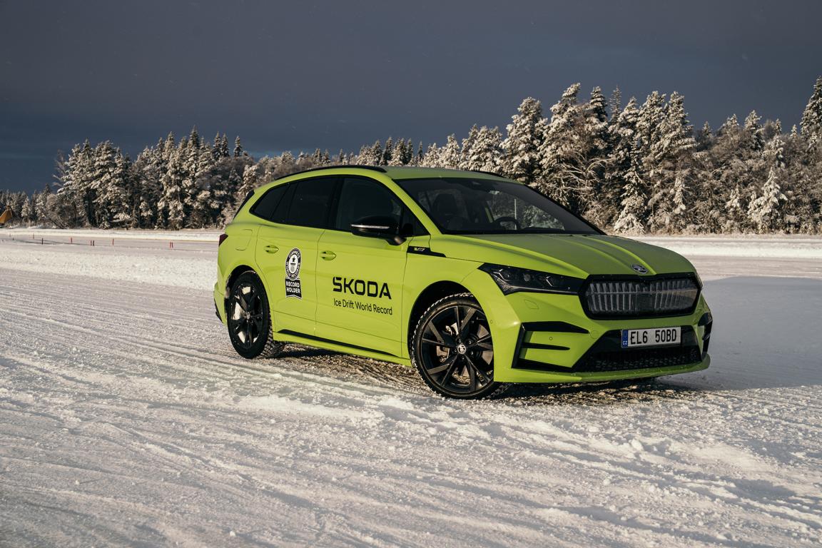 Record du monde : Škoda Enyaq RS iV dérive 7,351 km sur la glace !