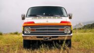 1977 Dodge Tradesman Van jako Restomod firmy Legacy Classic Trucks!
