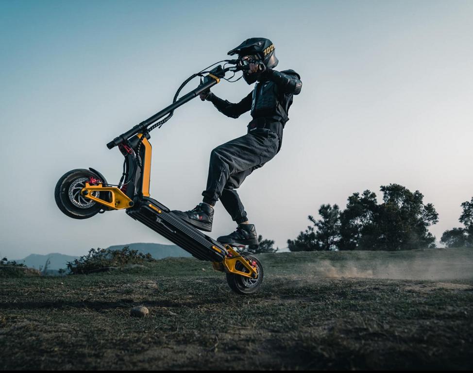 RS: E-Scooter with 100 km/h and 160 km range!