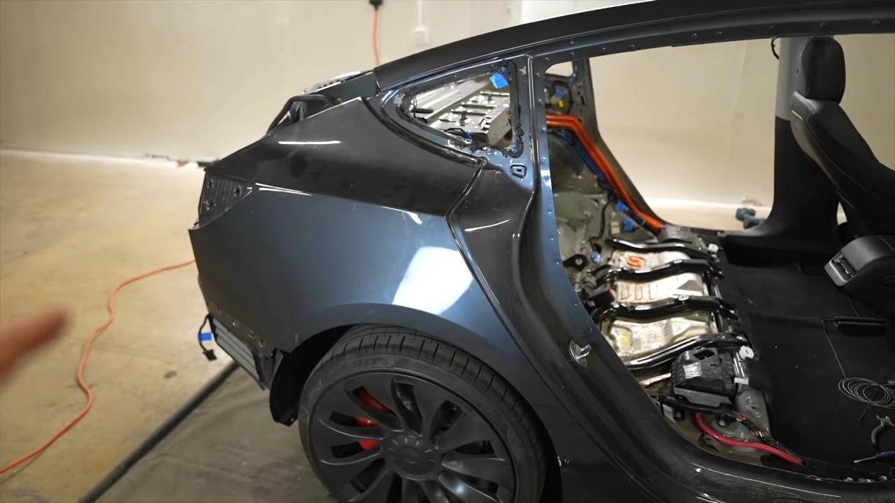 Leichter = schneller? Tesla Model 3 Performance ohne Karosse!