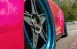 Plaid rose Tesla Model S sur roues forgées Vossen!