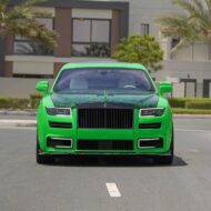¡Transatlántico de lujo Mansory Rolls-Royce Ghost 2023 en verde brillante!