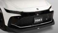¡Toyota Crown 2023 del sintonizador Tom's con kit de carrocería y escape deportivo!