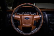 Pickup Ford F-150 Raptor con cabina di lusso vintage dal sintonizzatore Vilner!