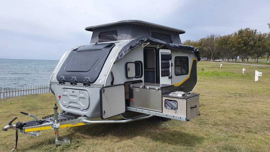 Rambler-X caravan with pop-up roof and shower!