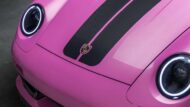 Gunther Werks ذات المقود الأيمن بورش 911 (993) باللون الوردي في جودوود!