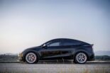 يقوم Forest SpaceX BodyKit بتحويل Tesla Model Y إلى سيارة Aston Martin!