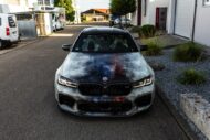 Frustrar como arte: aspecto desgastado de la moderna tecnología del BMW M5.