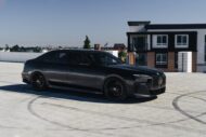 Dark luxury: Vossen's BMW i7 (G70) on 22 inches!