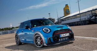 Mini Cooper JCW (F56 LCI2) in CDM style and with a racing look!