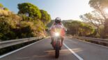 2024 YAMAHA XSR900 GP: نظرة إلى الوراء في عصر سباقات الدراجات النارية!