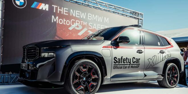 Voiture de sécurité rouge BMW XM Label : une centrale pour Bagnaia et MotoGP !