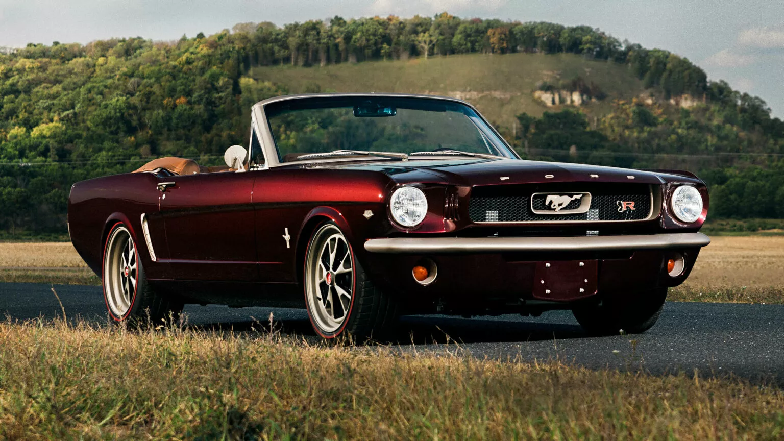 Conversion « sans cage » : cabriolet Ford Mustang 1965 de Ringbrothers !