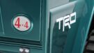 SEMA: Toyota Land Cruiser Bruiser met NASCAR-motor en tankbaan!