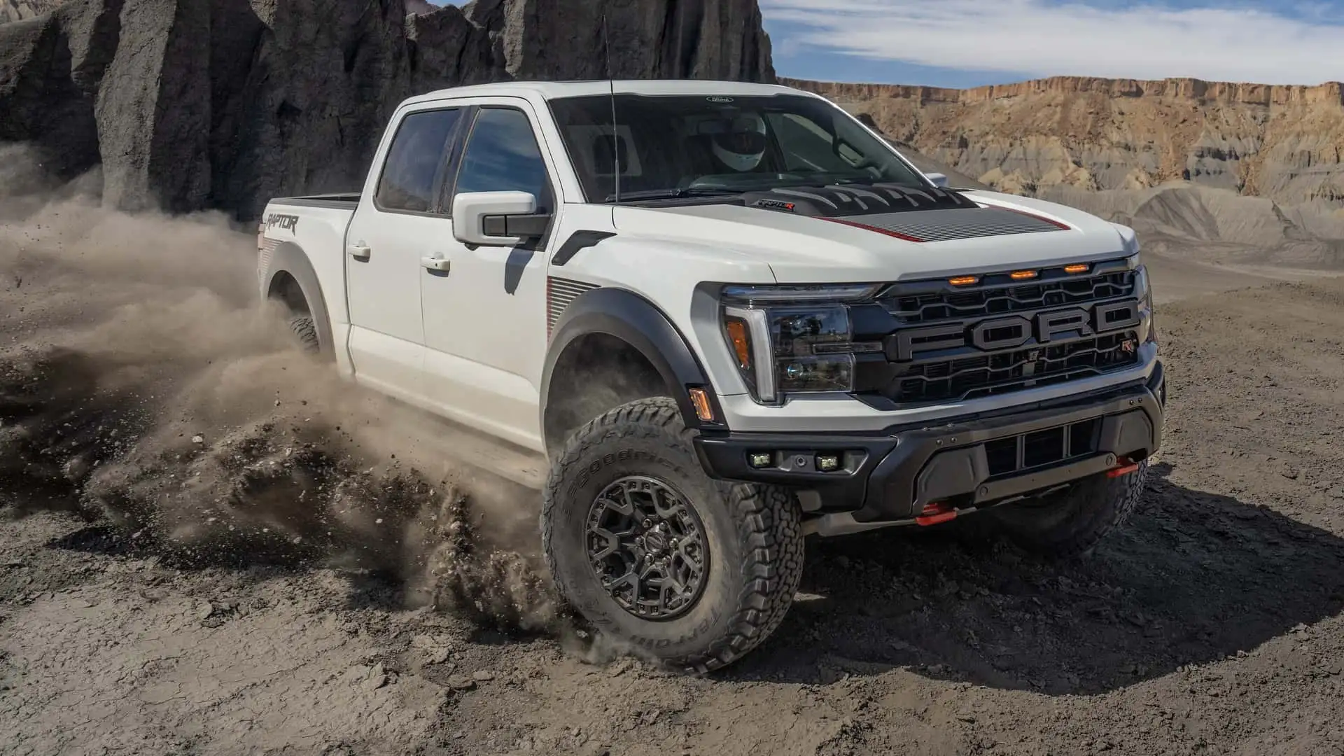 2024 Ford F-150 Raptor R: with 730 hp against the RAM TRX!