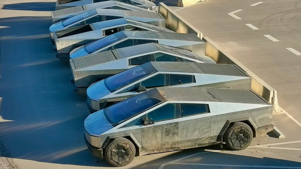 Tesla Cybertruck 2024 : un pick-up électrique de folie avec une hausse de prix !