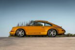 Singer Porsche 911 en Namibie Jaune : Oeuvre d'art Restomod !