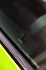 سيارة BMW M4 باللون الأخضر المتجمد تامبا باي: تم ضبطها مباشرة من المصنع!