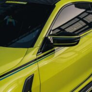 Complètement exagéré : DarwinPRO BMW M4 jaune vif avec kit carrosserie large !