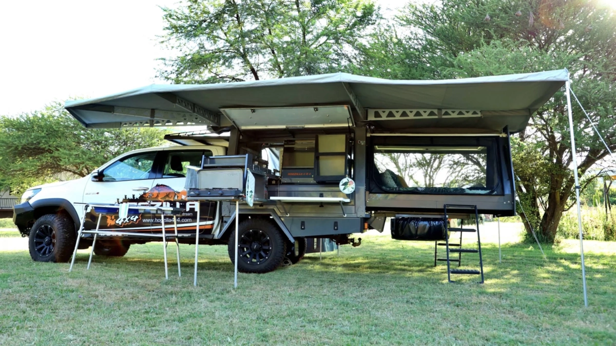 With a bedroom as a pull-out: the 2024 Hogzilla 4×4 Camper Pickup!