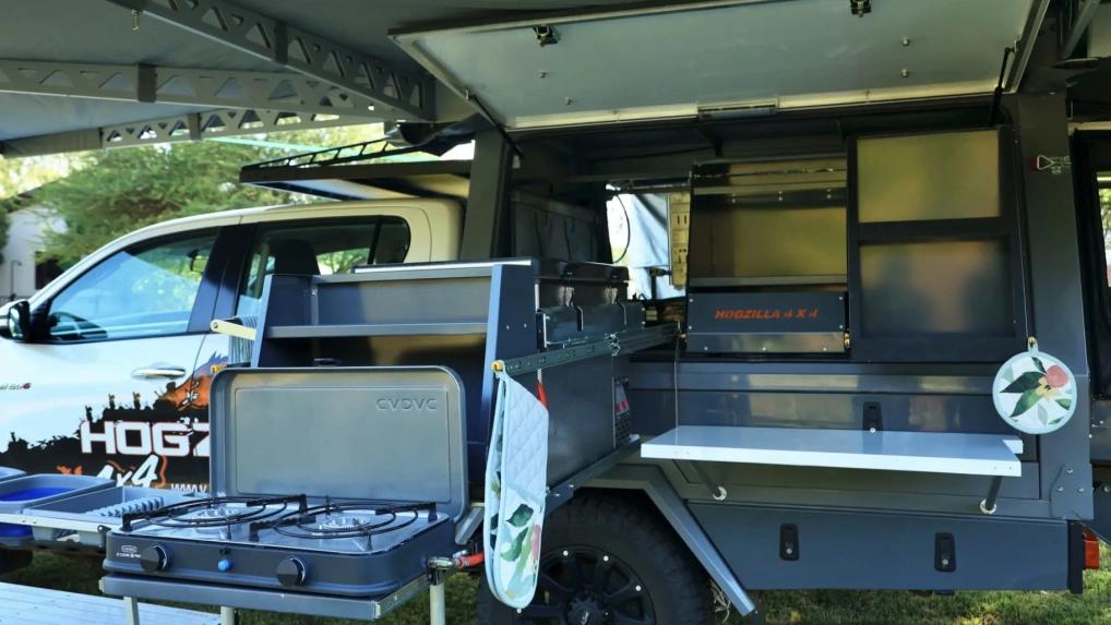 With a bedroom as a pull-out: the 2024 Hogzilla 4×4 Camper Pickup!